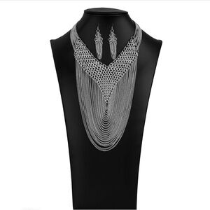 NWT - Paparazzi Zi Collection - Defiant - Necklace - Silver